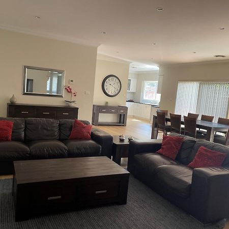 The Charles Hotel Wagga Wagga Bagian luar foto