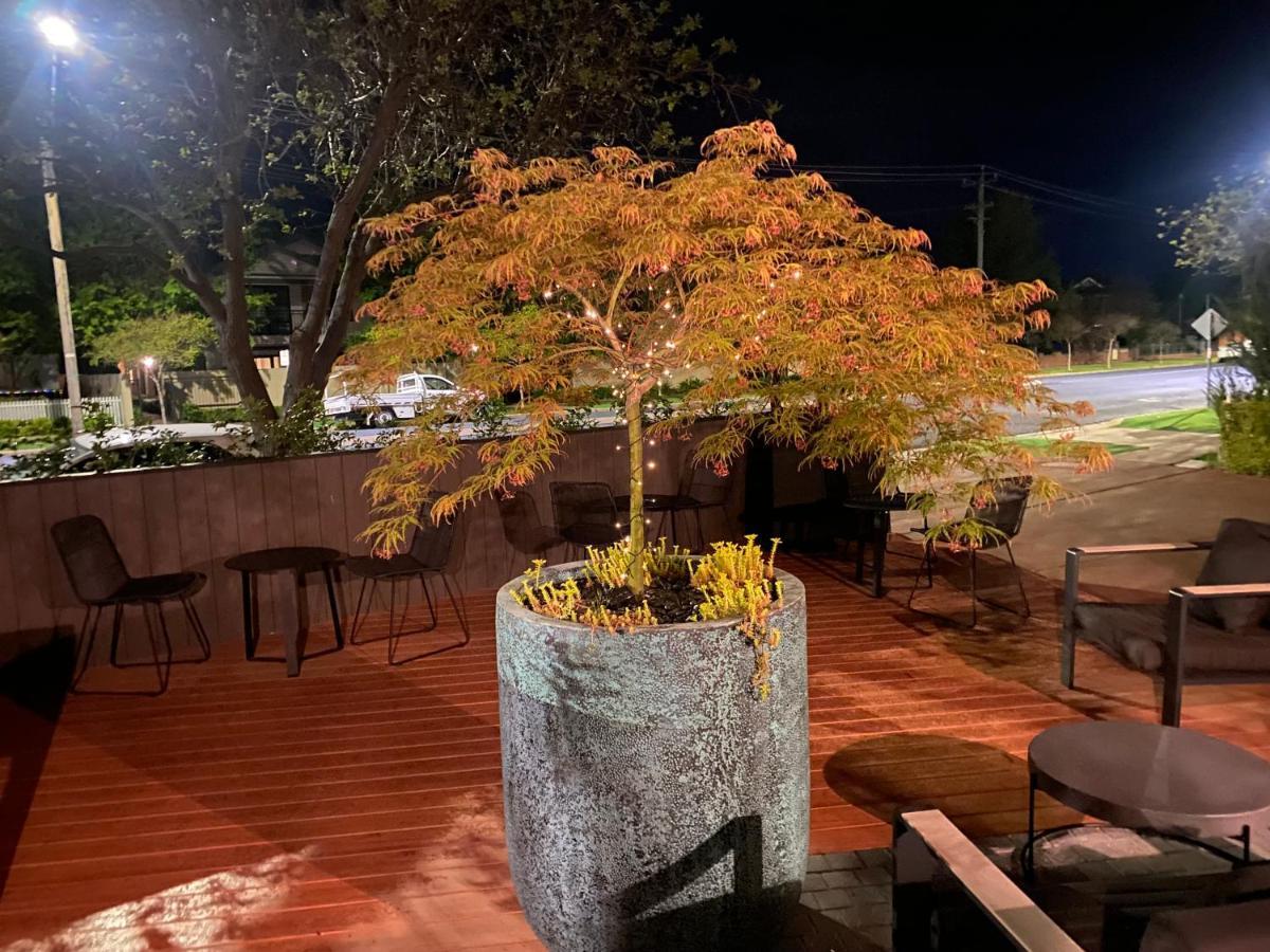 The Charles Hotel Wagga Wagga Bagian luar foto