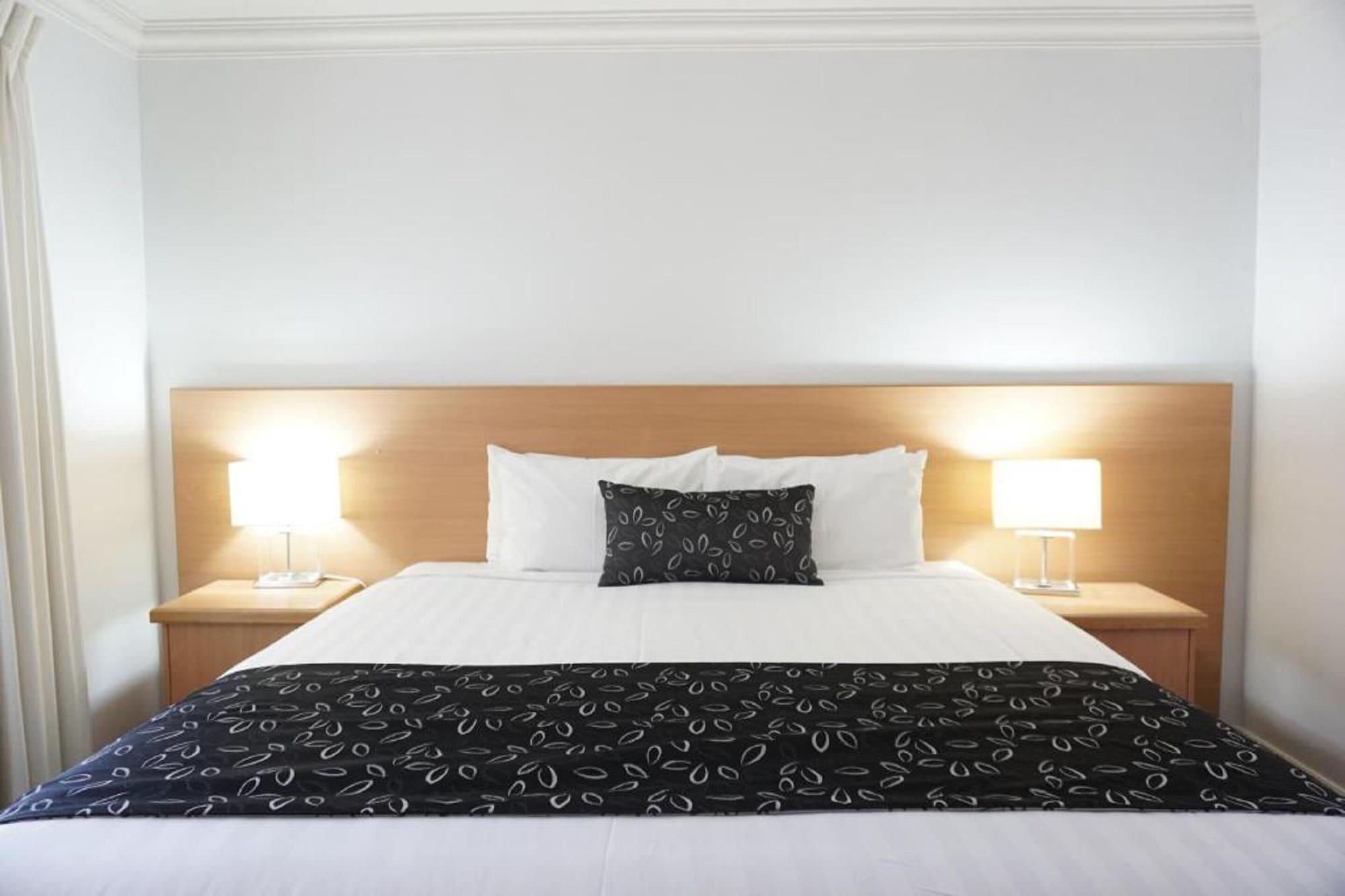 The Charles Hotel Wagga Wagga Bagian luar foto