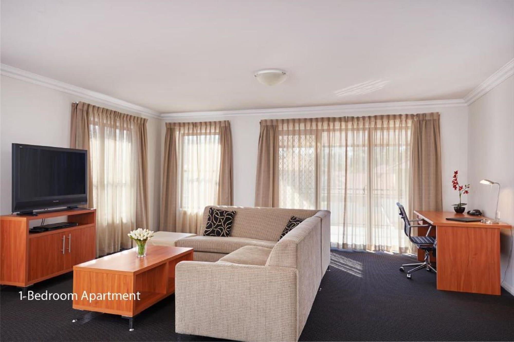 The Charles Hotel Wagga Wagga Bagian luar foto