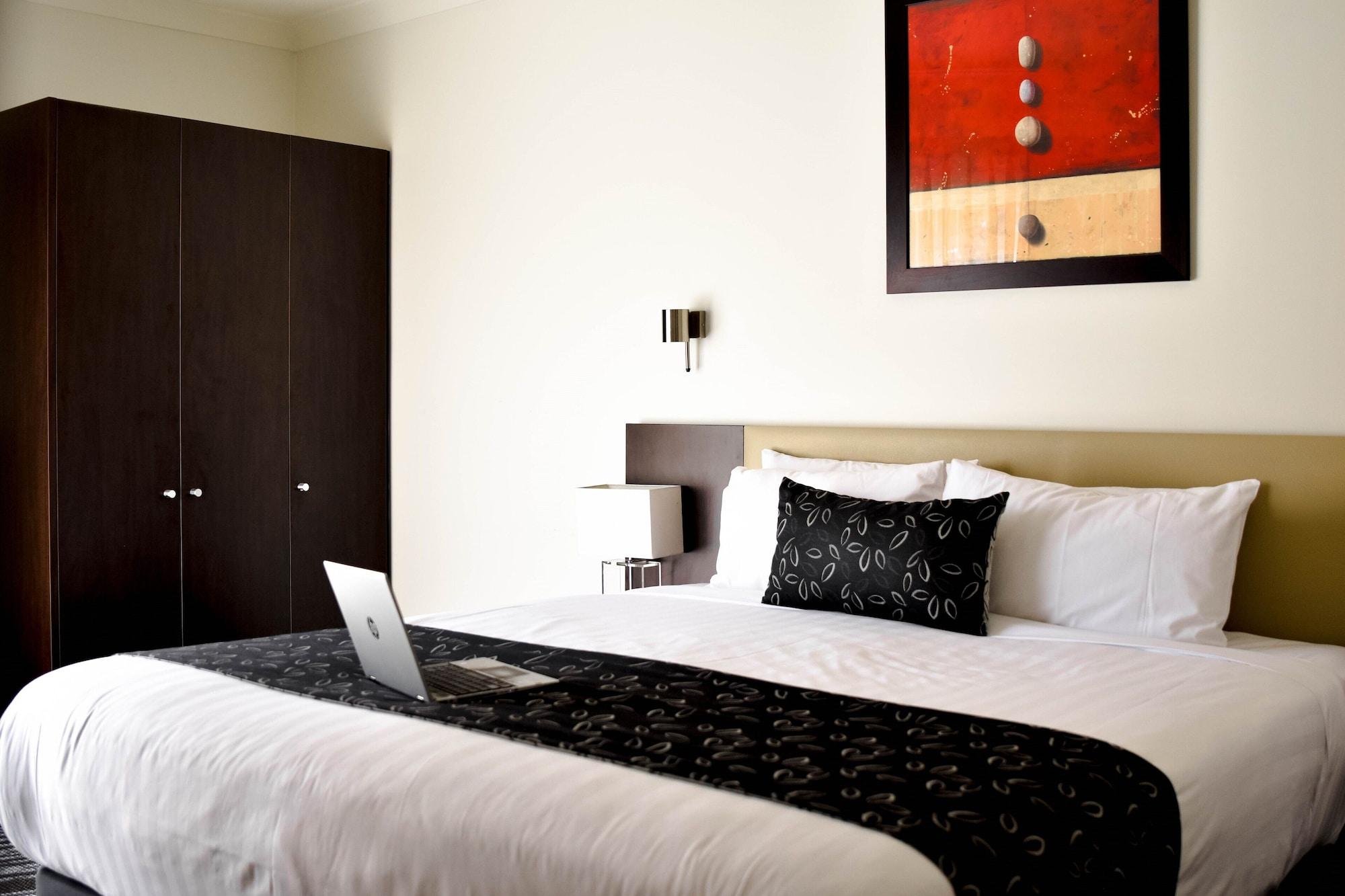 The Charles Hotel Wagga Wagga Bagian luar foto