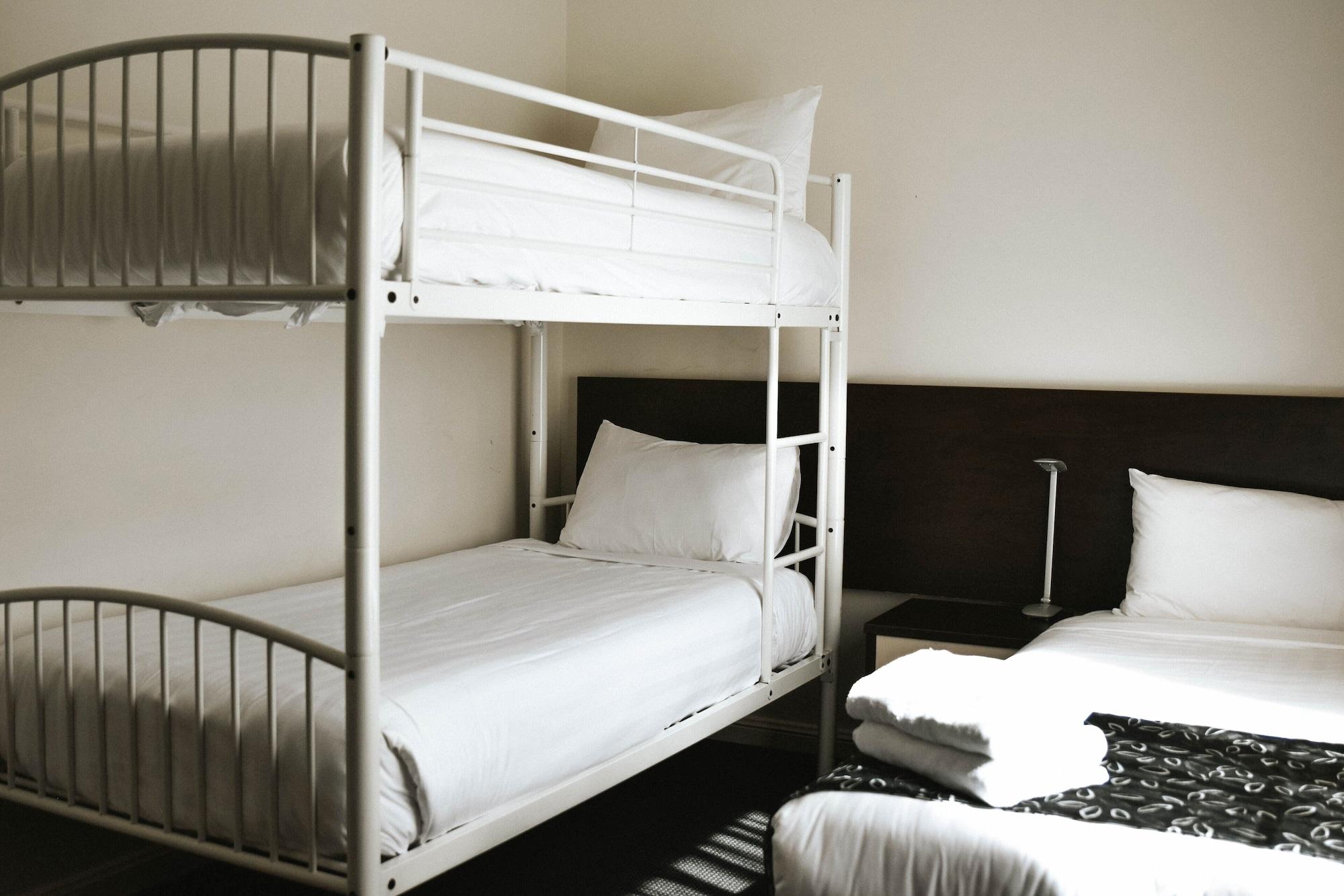 The Charles Hotel Wagga Wagga Bagian luar foto