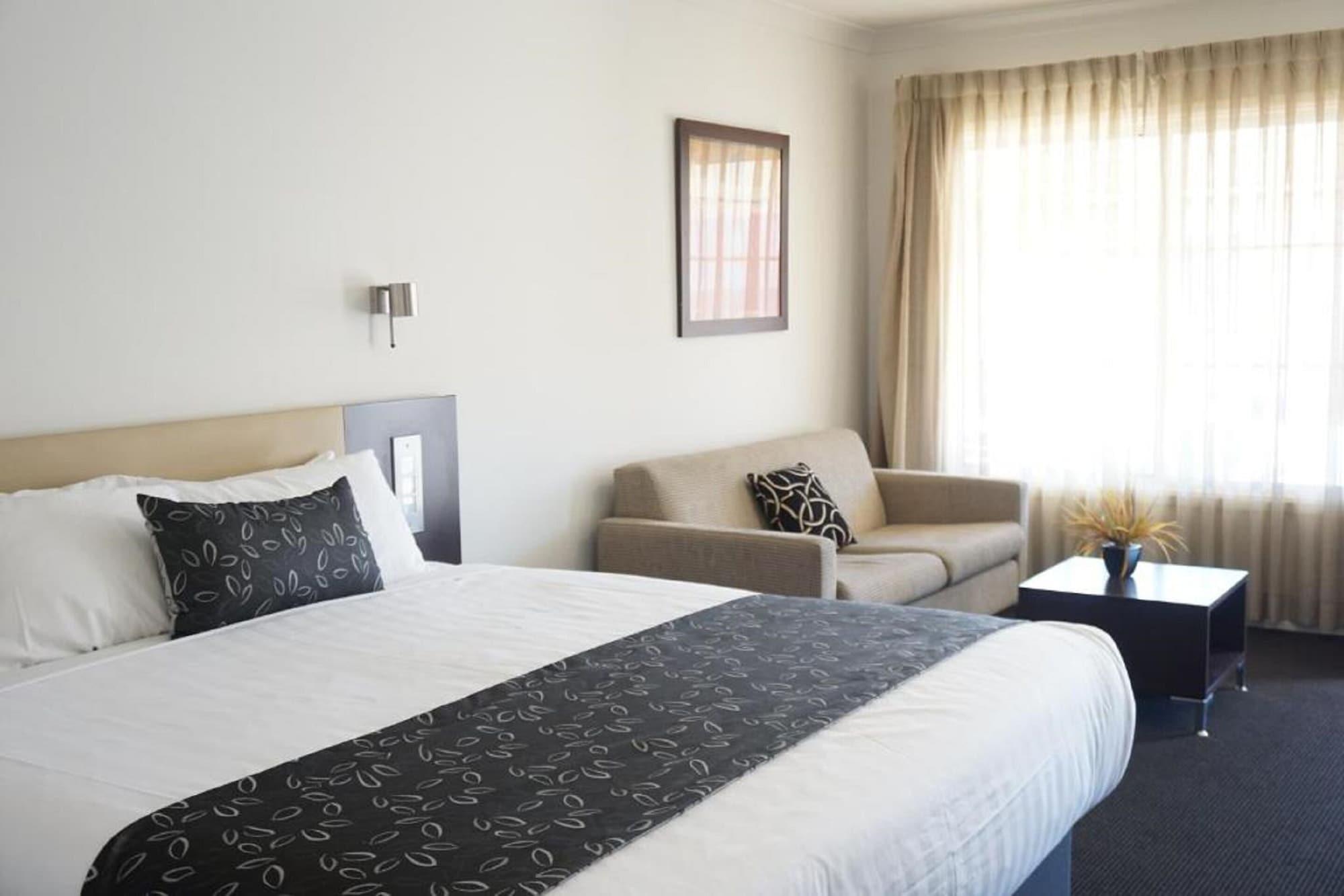 The Charles Hotel Wagga Wagga Bagian luar foto