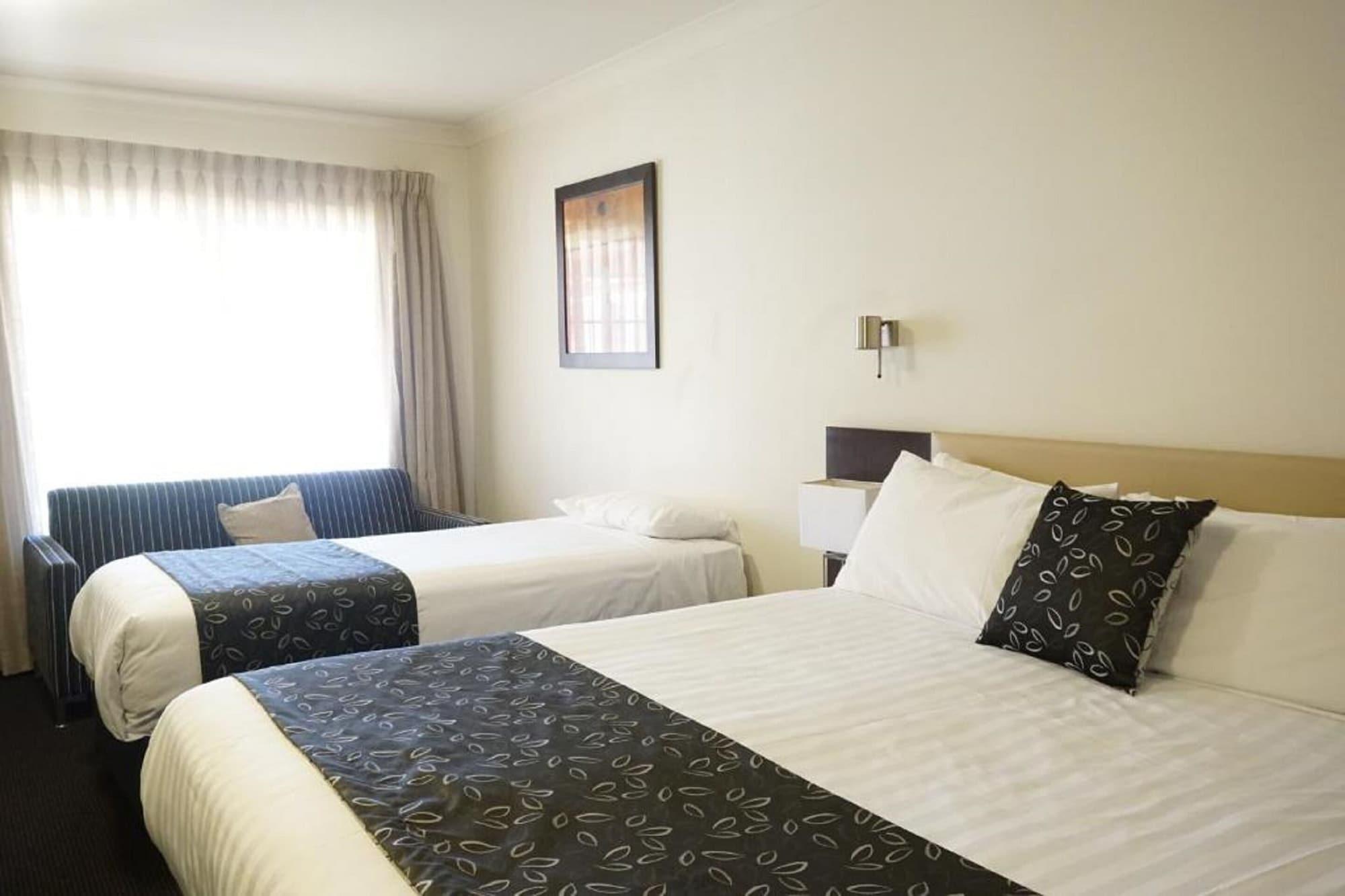 The Charles Hotel Wagga Wagga Bagian luar foto