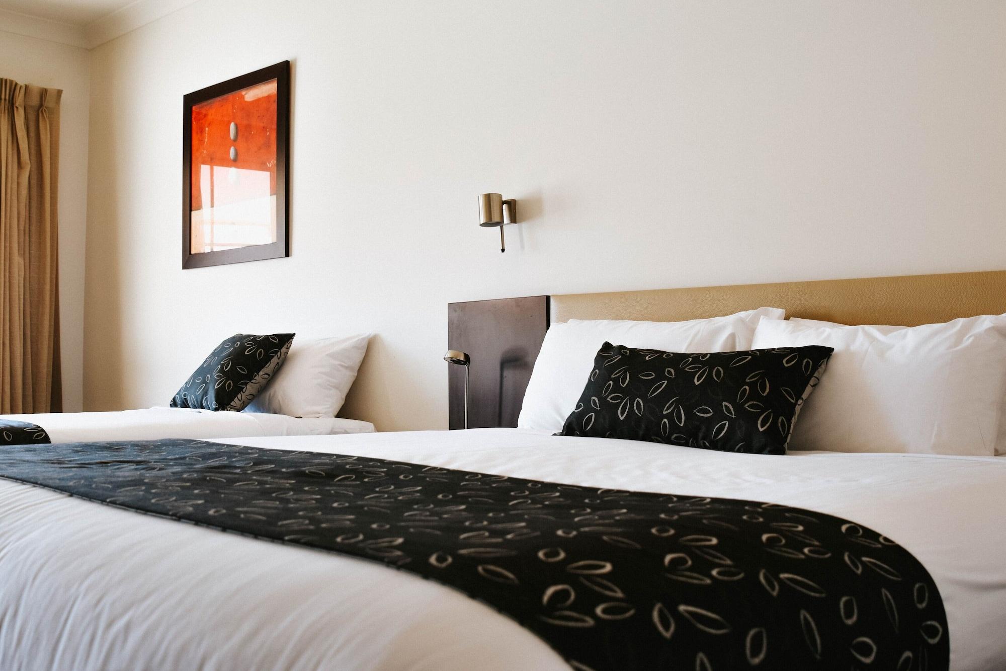 The Charles Hotel Wagga Wagga Bagian luar foto