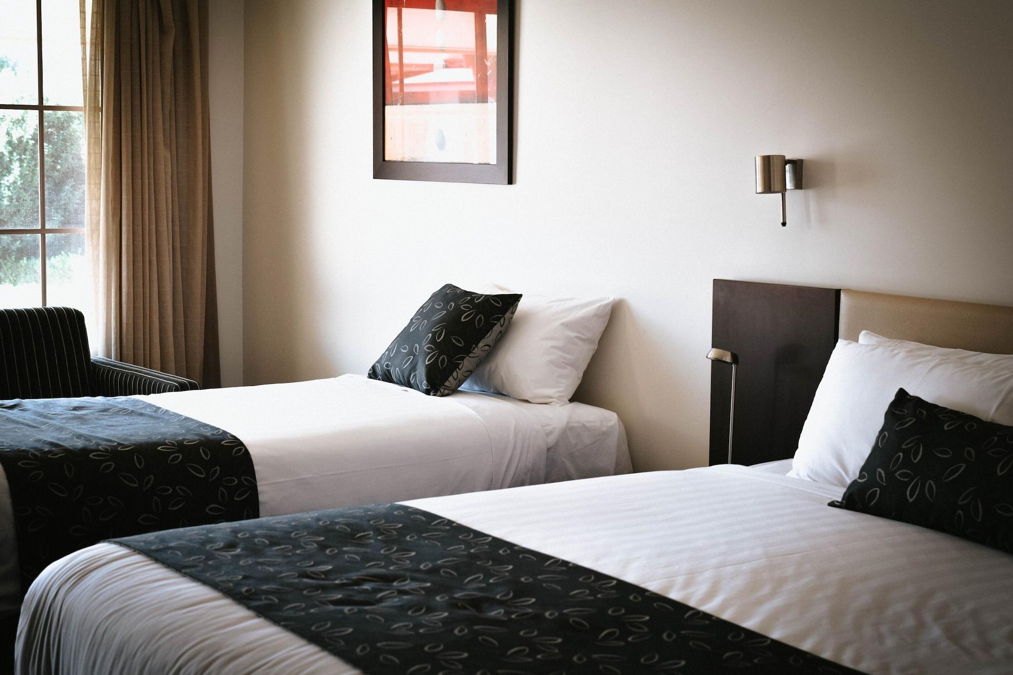The Charles Hotel Wagga Wagga Bagian luar foto