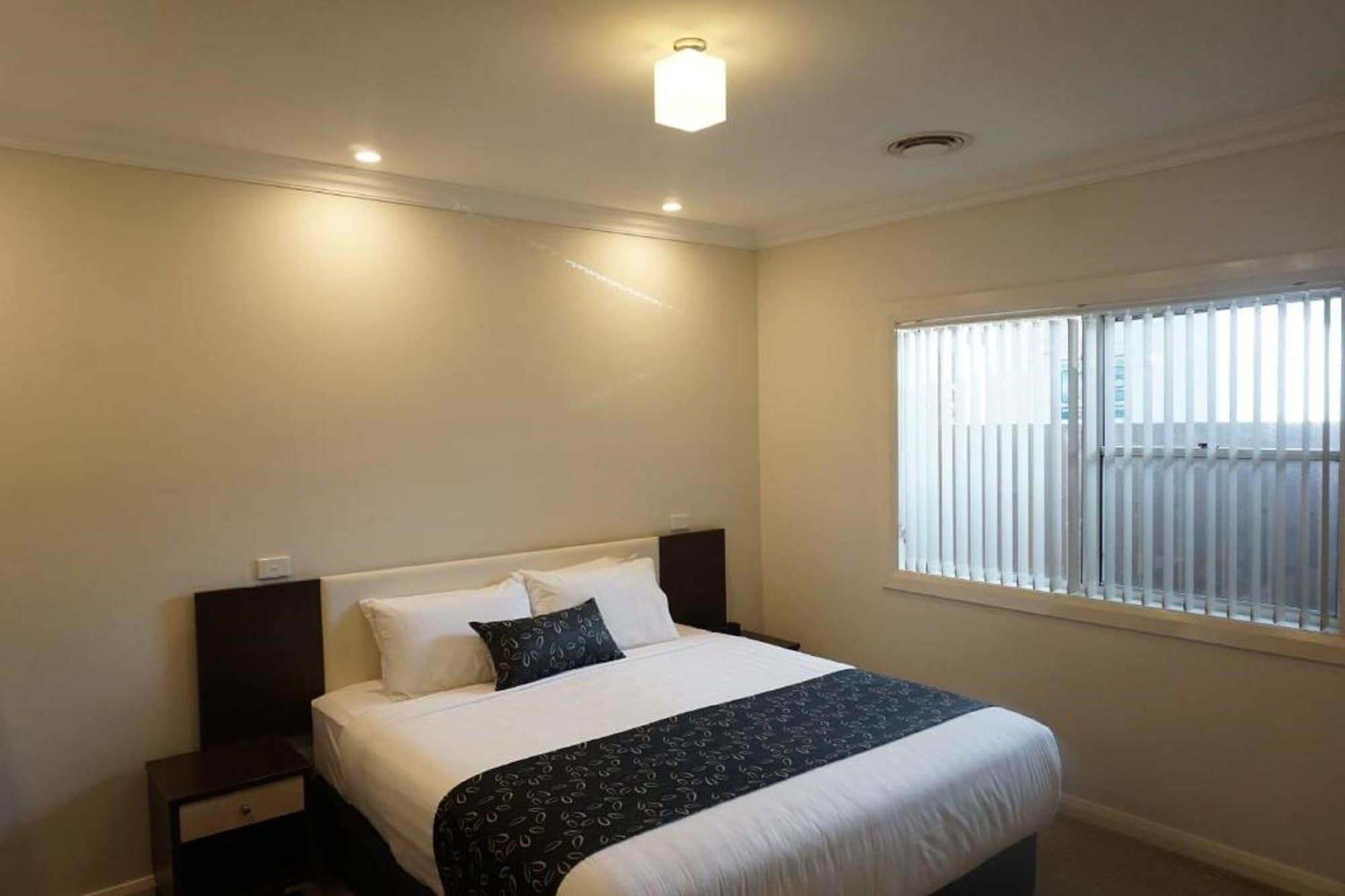 The Charles Hotel Wagga Wagga Bagian luar foto