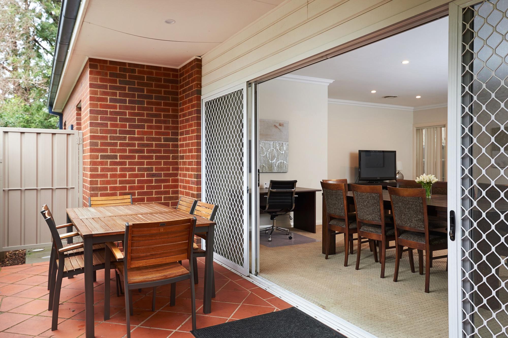 The Charles Hotel Wagga Wagga Bagian luar foto