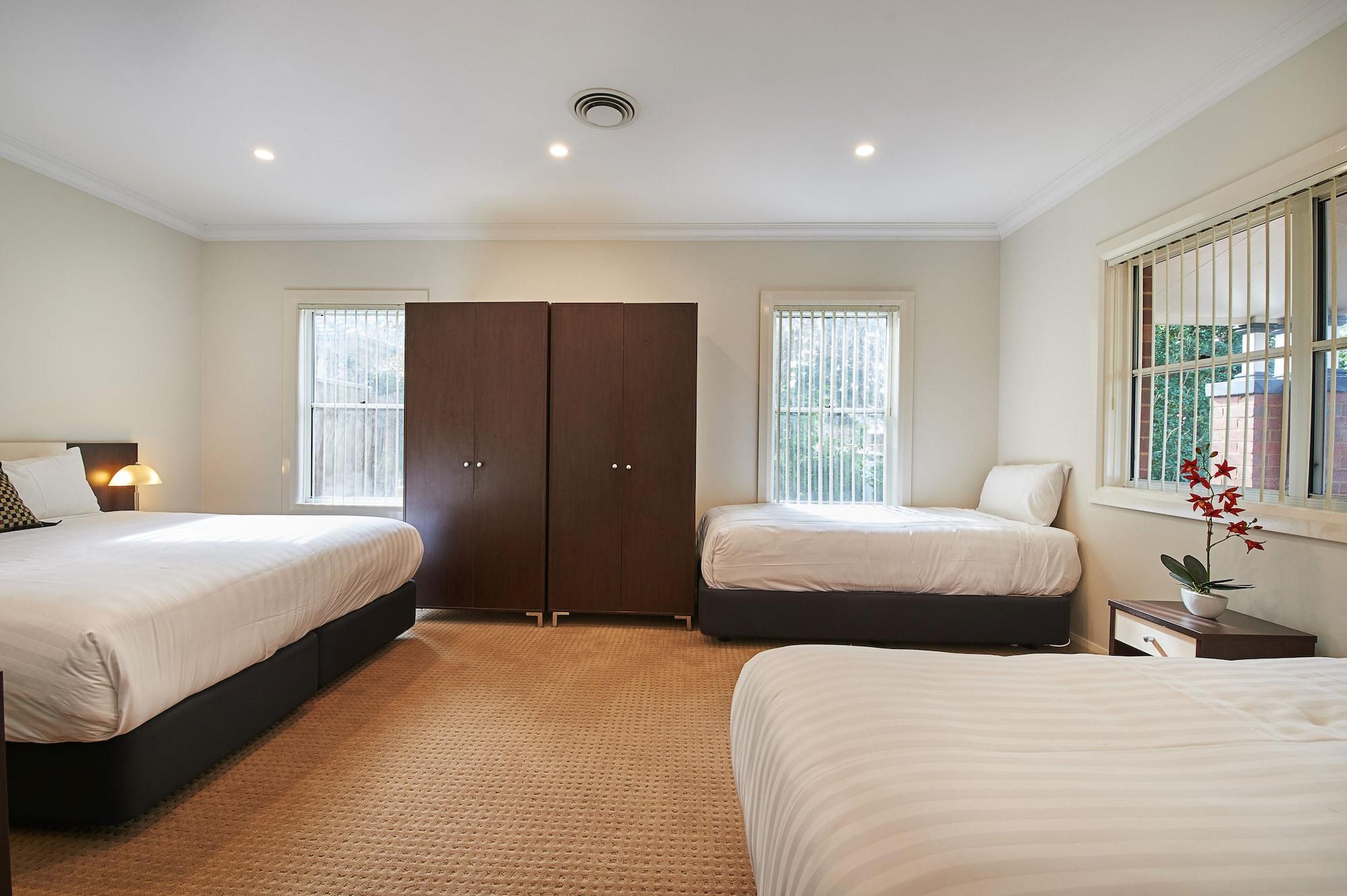 The Charles Hotel Wagga Wagga Bagian luar foto
