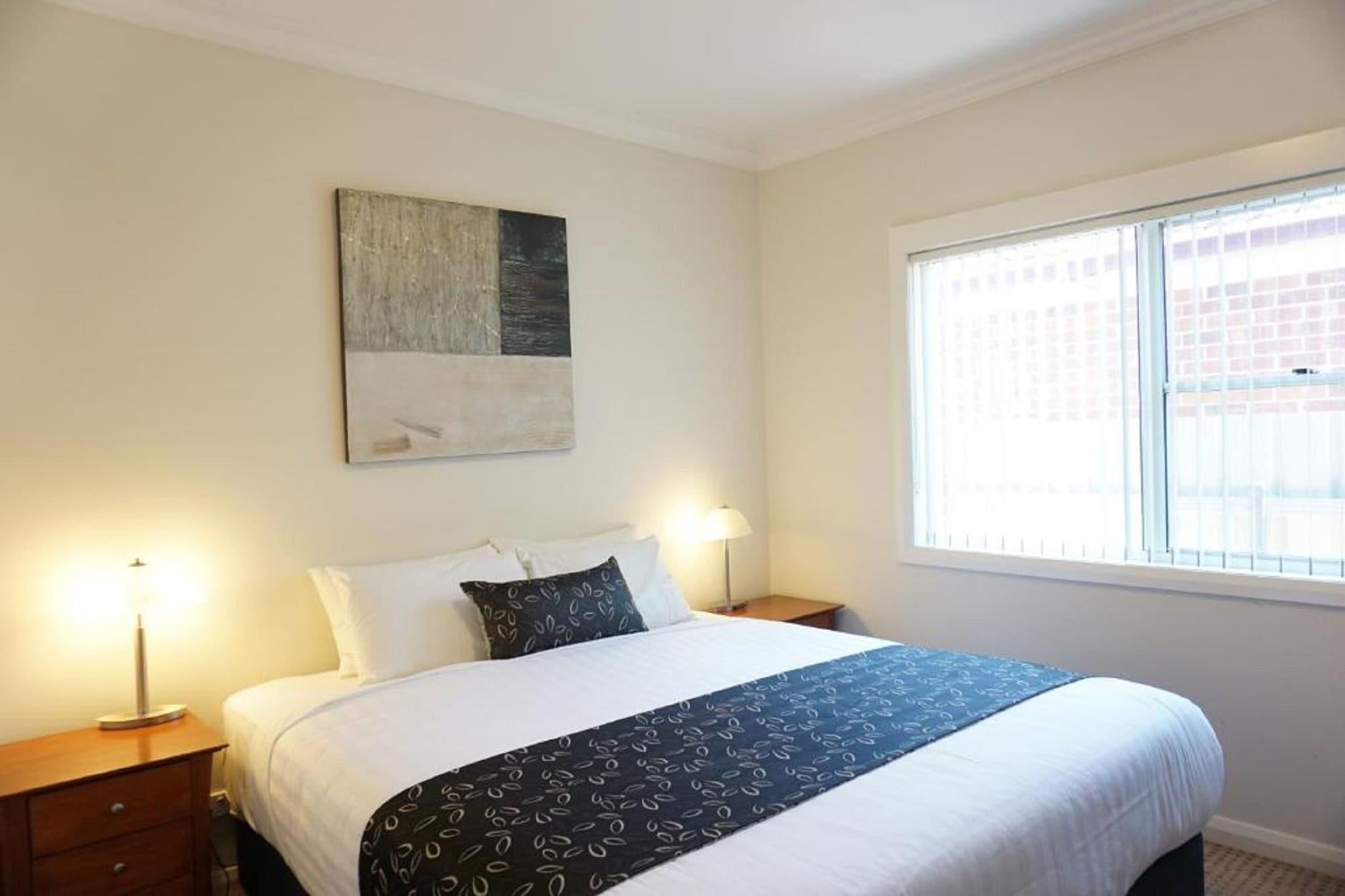 The Charles Hotel Wagga Wagga Bagian luar foto