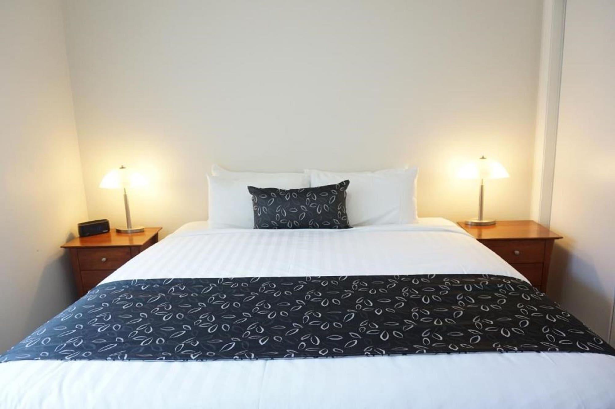 The Charles Hotel Wagga Wagga Bagian luar foto