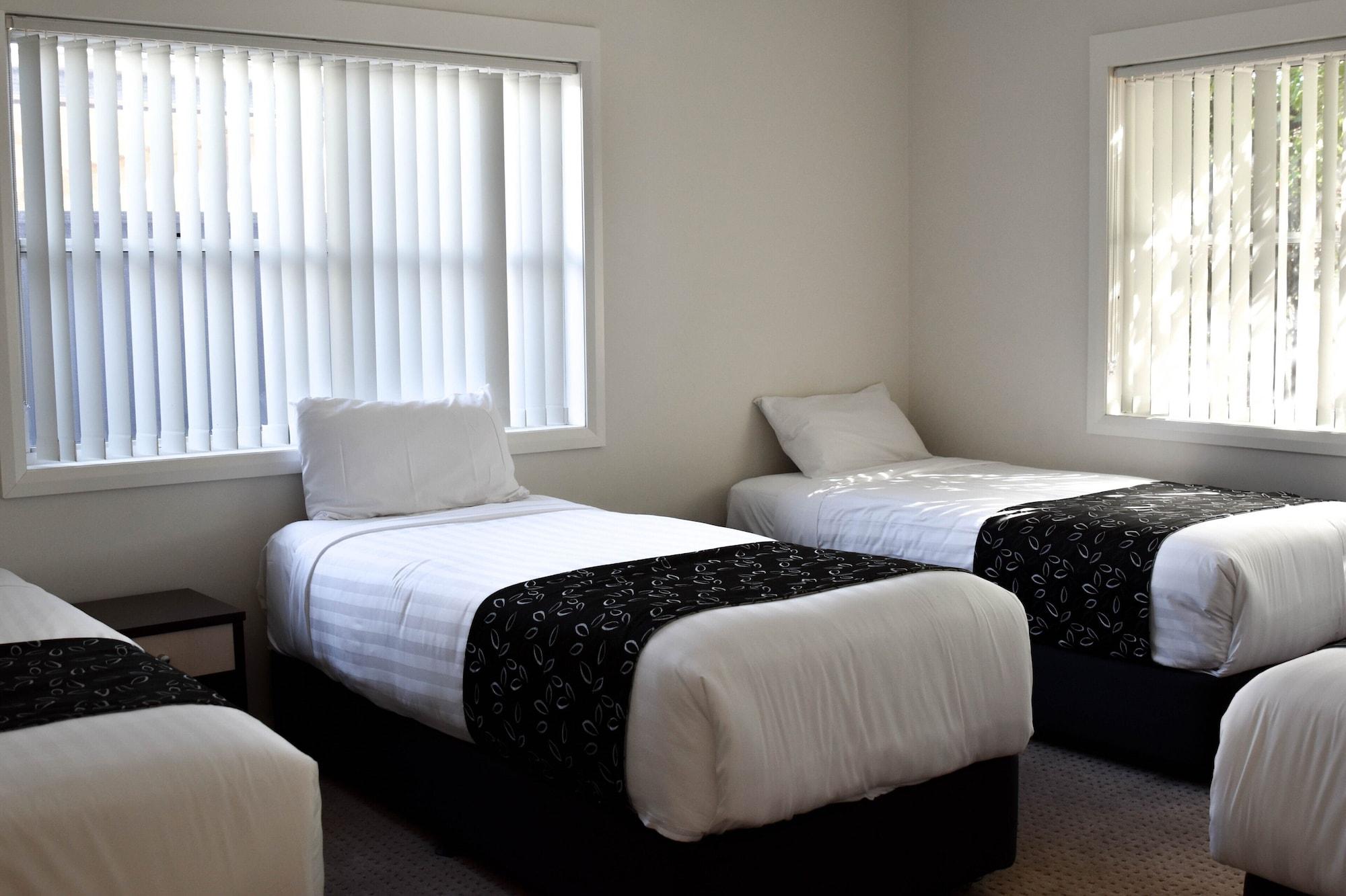 The Charles Hotel Wagga Wagga Bagian luar foto