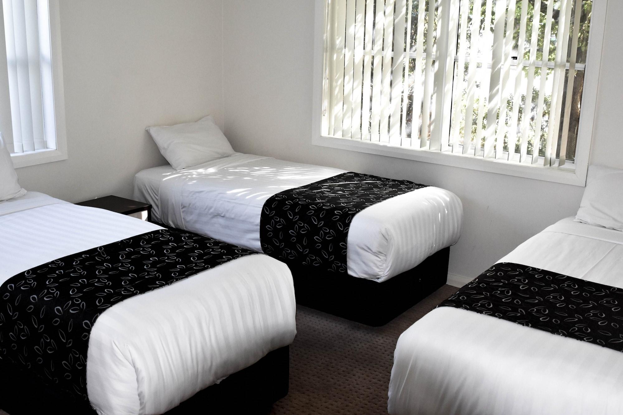 The Charles Hotel Wagga Wagga Bagian luar foto