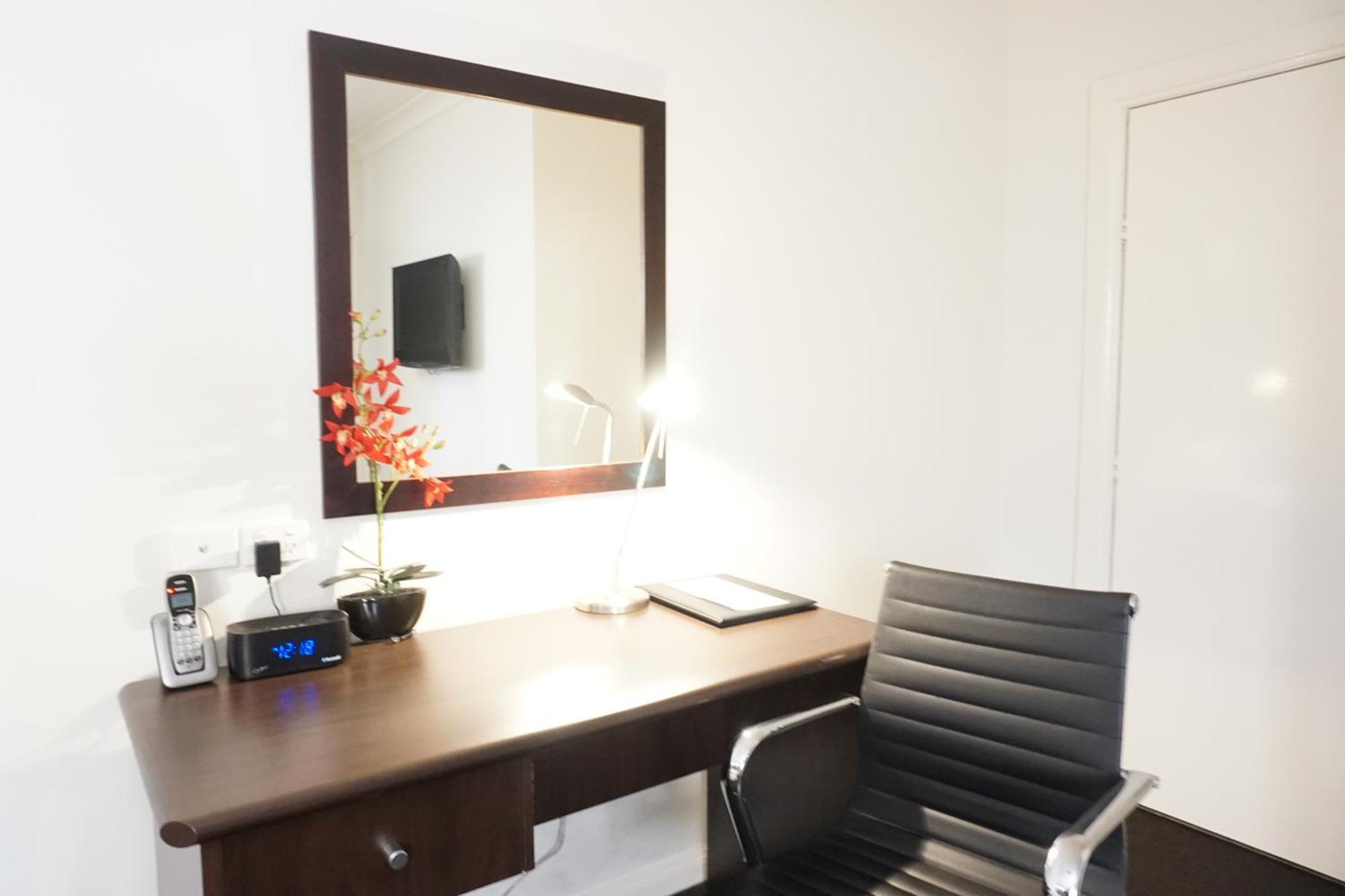The Charles Hotel Wagga Wagga Bagian luar foto