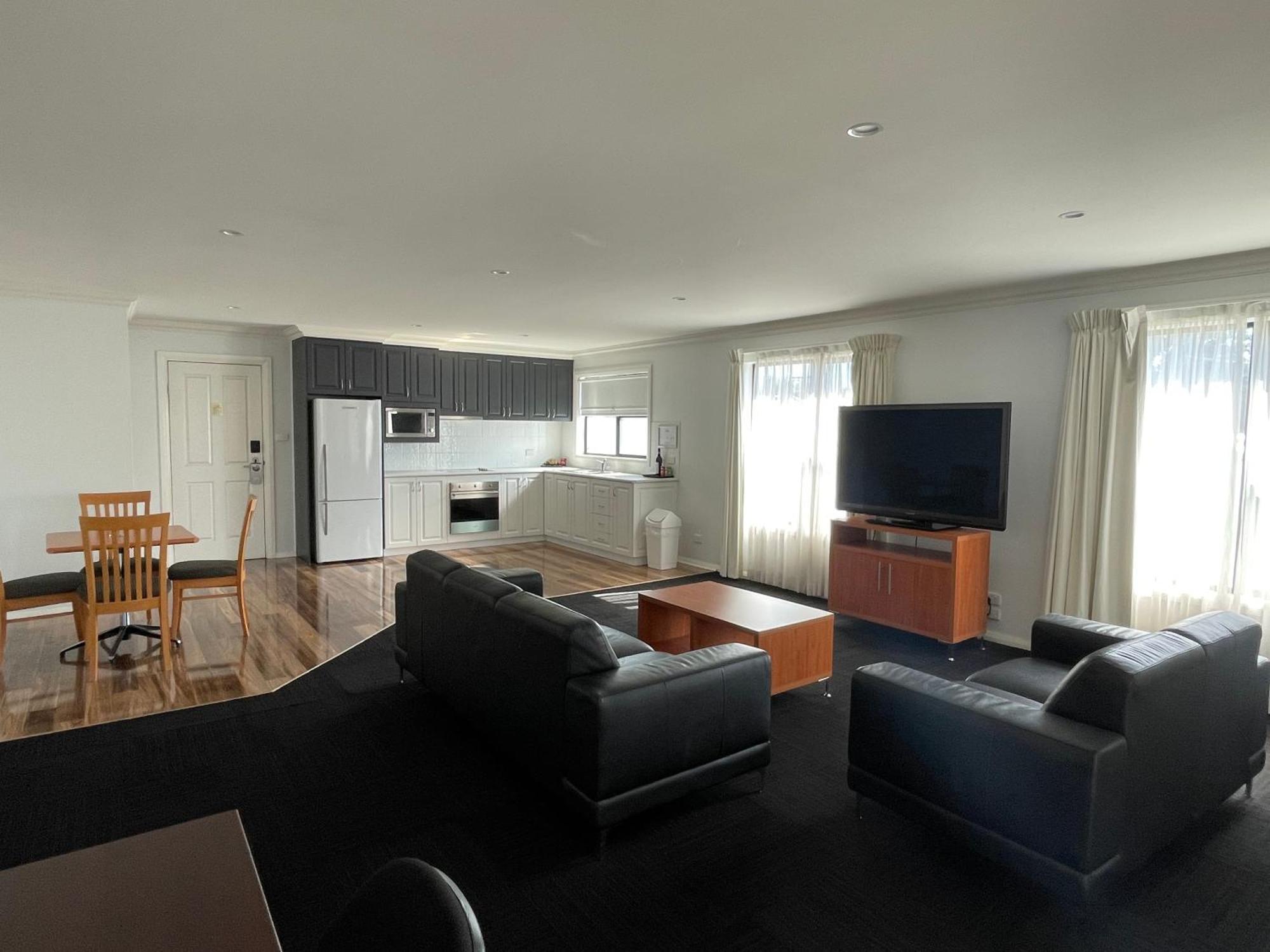 The Charles Hotel Wagga Wagga Bagian luar foto
