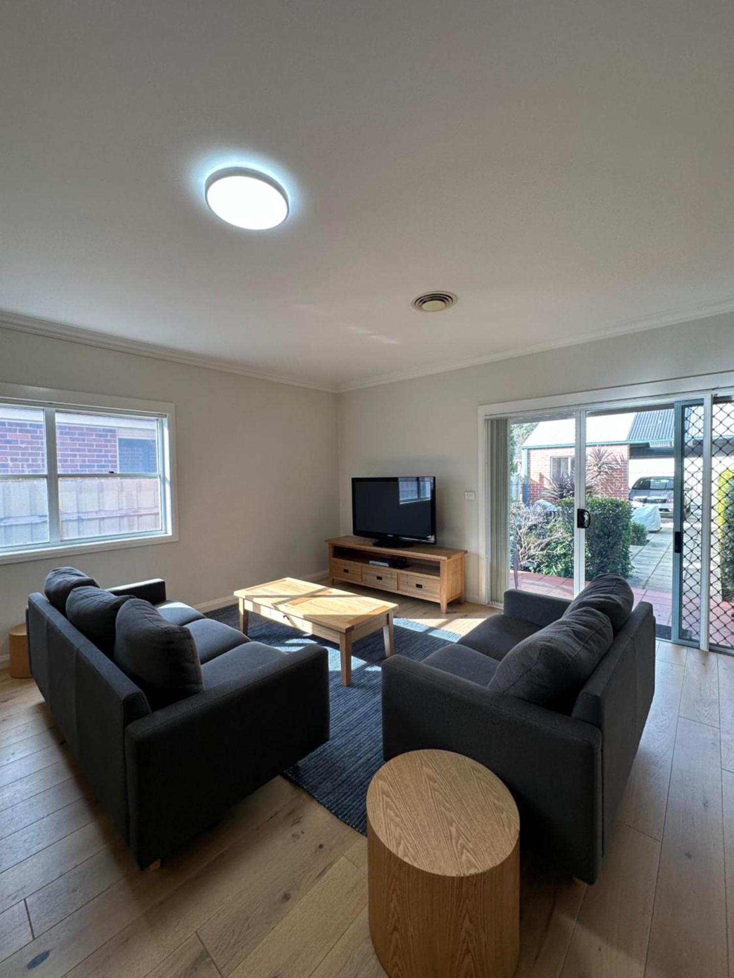The Charles Hotel Wagga Wagga Bagian luar foto