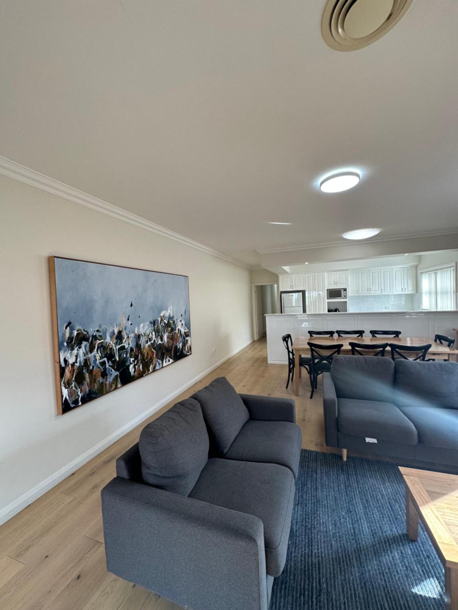 The Charles Hotel Wagga Wagga Bagian luar foto