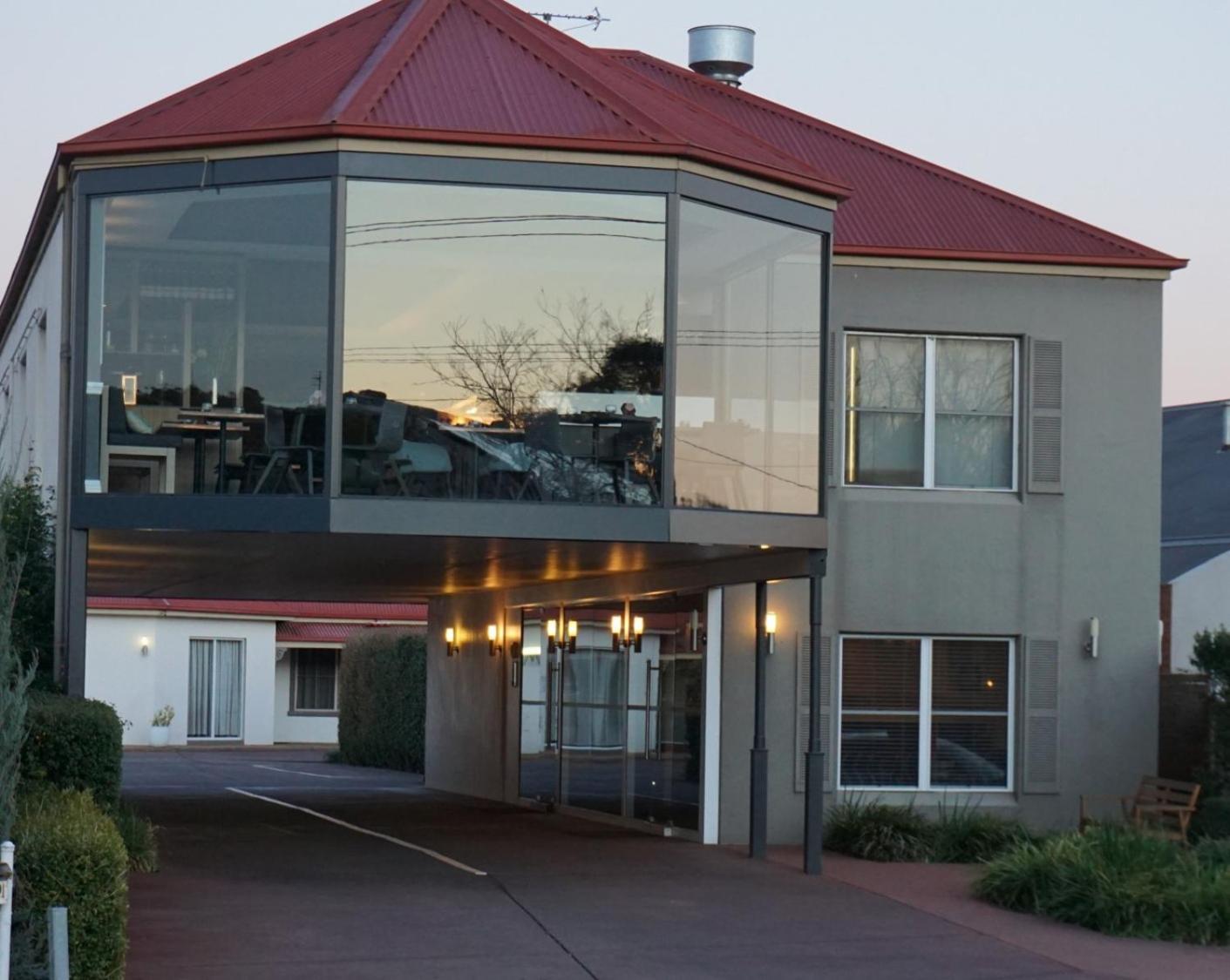 The Charles Hotel Wagga Wagga Bagian luar foto